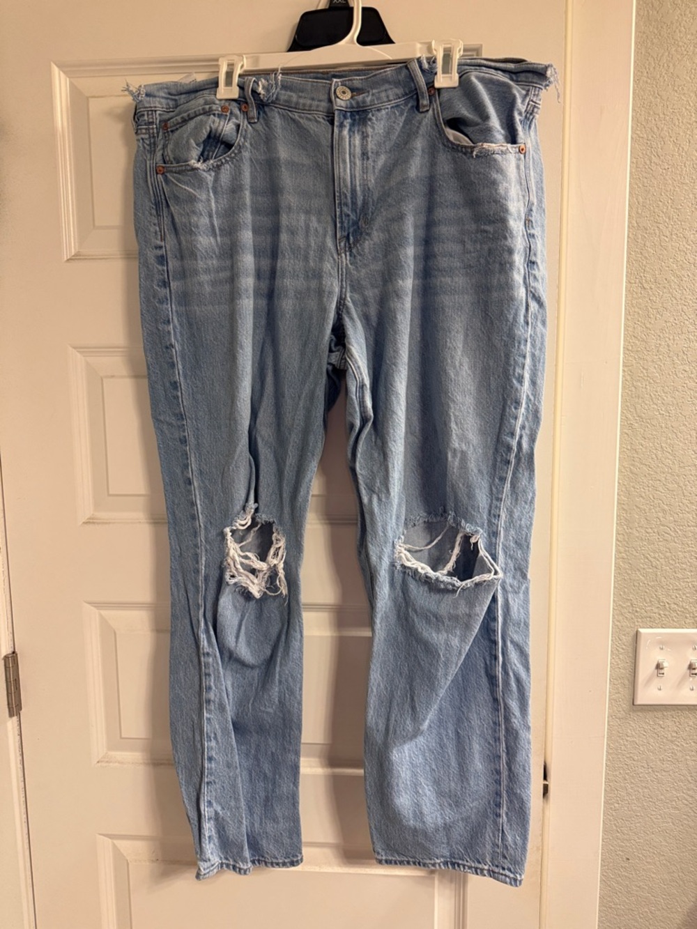 American Eagle Outfitters Light Blue Distressed Boyfriend Jeans